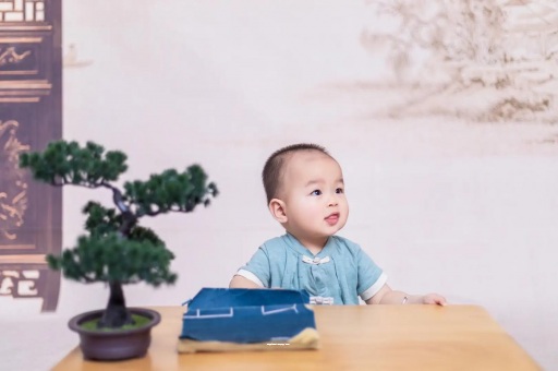 周口怀孕肚子中间凹两边凸