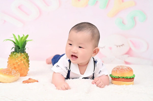 周口宝宝在妈妈肚子里